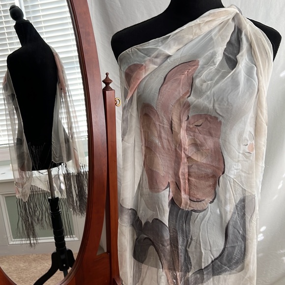 Sheer floral scarf~ gorgeous flower print~ hand knotted silver tassels - Picture 4 of 5